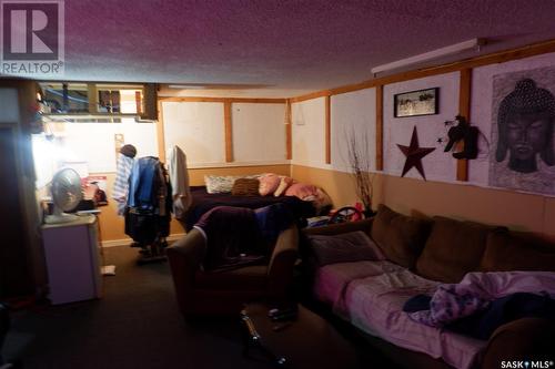 21 3Rd Street E, Willow Bunch, SK - Indoor