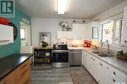 1714 Wilson Crescent, Saskatoon, SK - Indoor Photo Showing Kitchen With Double Sink