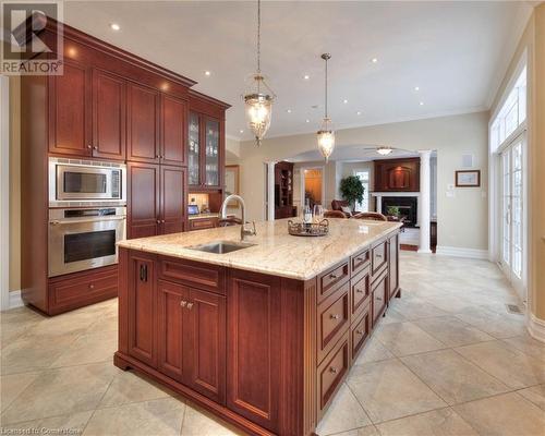 372 River Oak Place, Waterloo, ON - Indoor Photo Showing Kitchen With Upgraded Kitchen