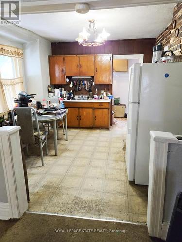 56 East 34Th Street, Hamilton, ON - Indoor Photo Showing Kitchen With Double Sink