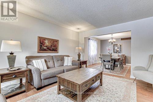 1049 Mahogany Crescent, London, ON - Indoor Photo Showing Living Room