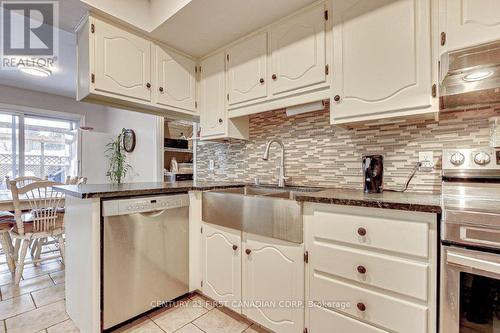 1049 Mahogany Crescent, London, ON - Indoor Photo Showing Kitchen With Upgraded Kitchen