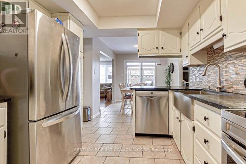 1049 Mahogany Crescent, London, ON - Indoor Photo Showing Kitchen With Upgraded Kitchen