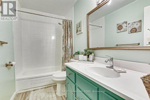 1049 Mahogany Crescent, London, ON - Indoor Photo Showing Bathroom