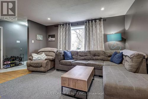 84 Amy Crescent, London, ON - Indoor Photo Showing Living Room