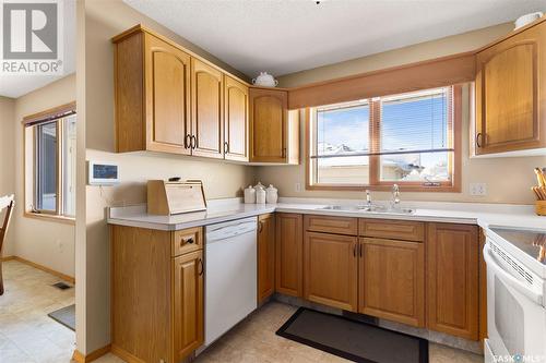 4028 Garnet Street, Regina, SK - Indoor Photo Showing Kitchen With Double Sink