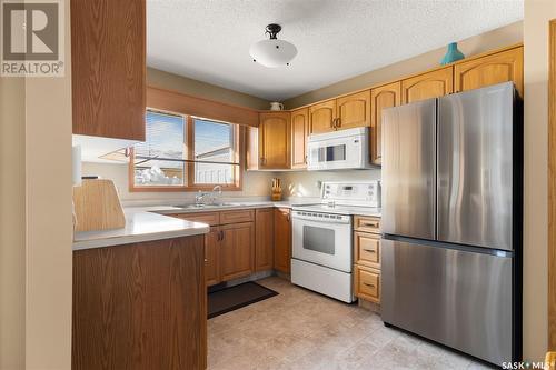 4028 Garnet Street, Regina, SK - Indoor Photo Showing Kitchen