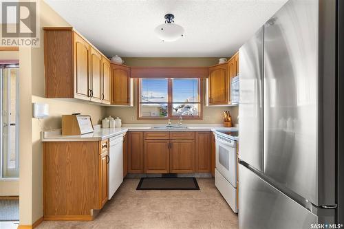 4028 Garnet Street, Regina, SK - Indoor Photo Showing Kitchen