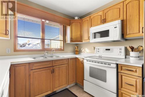 4028 Garnet Street, Regina, SK - Indoor Photo Showing Kitchen With Double Sink