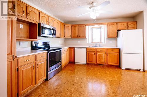 102 45 Kensington Crescent, Regina, SK - Indoor Photo Showing Kitchen