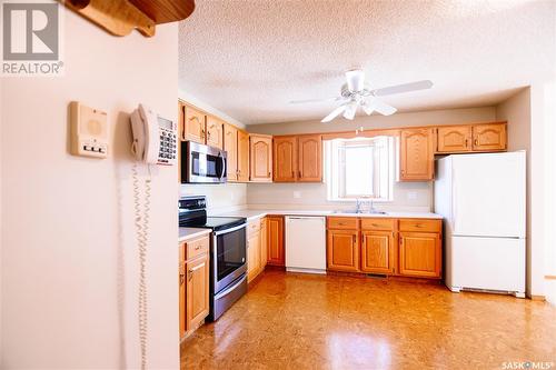 102 45 Kensington Crescent, Regina, SK - Indoor Photo Showing Kitchen With Double Sink