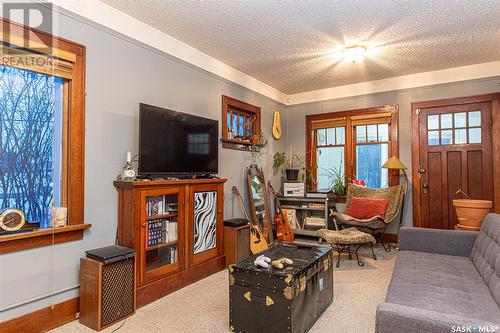 2100 York Street, Regina, SK - Indoor Photo Showing Living Room