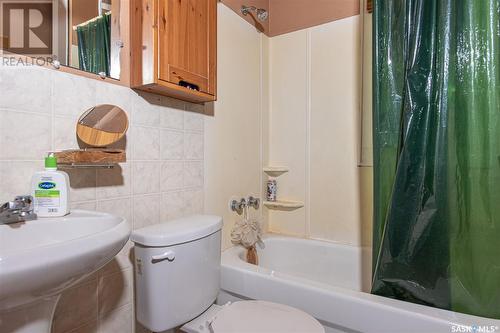 2100 York Street, Regina, SK - Indoor Photo Showing Bathroom