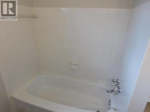 43 Rosamond Crescent, London, ON - Indoor Photo Showing Bathroom