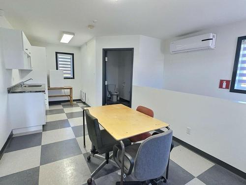 Bureau - 112 Ch. Ontario, Notre-Dame-Du-Nord, QC - Indoor