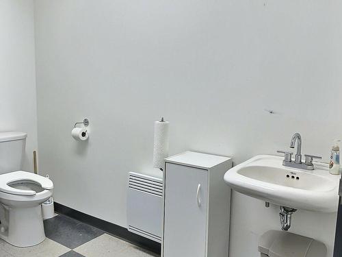 Salle d'eau - 112 Ch. Ontario, Notre-Dame-Du-Nord, QC - Indoor Photo Showing Bathroom