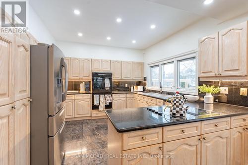 2339 Glengarry Road, Mississauga, ON - Indoor Photo Showing Kitchen