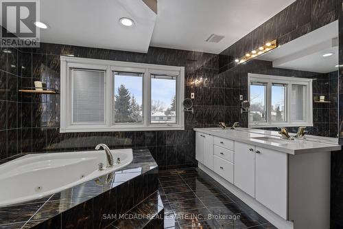 2339 Glengarry Road, Mississauga, ON - Indoor Photo Showing Bathroom