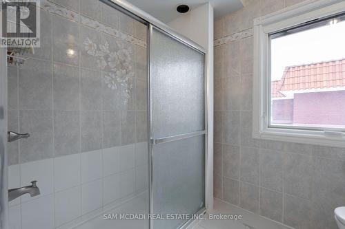 2339 Glengarry Road, Mississauga, ON - Indoor Photo Showing Bathroom