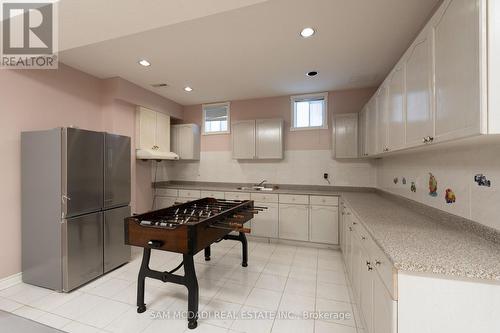 2339 Glengarry Road, Mississauga, ON - Indoor Photo Showing Kitchen