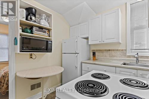 147 Binscarth Road, Kitchener, ON - Indoor Photo Showing Kitchen