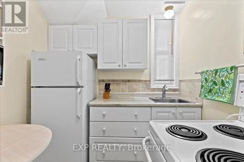 147 Binscarth Road, Kitchener, ON - Indoor Photo Showing Kitchen