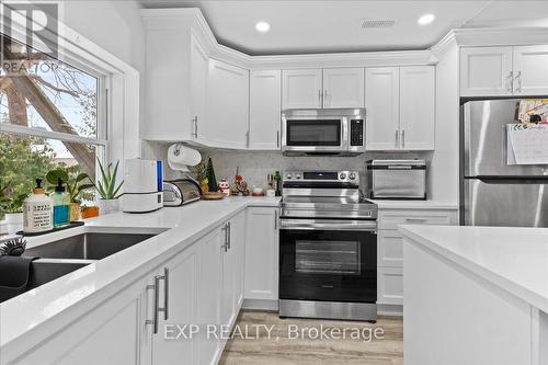 147 Binscarth Road, Kitchener, ON - Indoor Photo Showing Kitchen With Double Sink