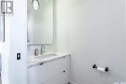 327 Pritchard Crescent, Saskatoon, SK - Indoor Photo Showing Bathroom