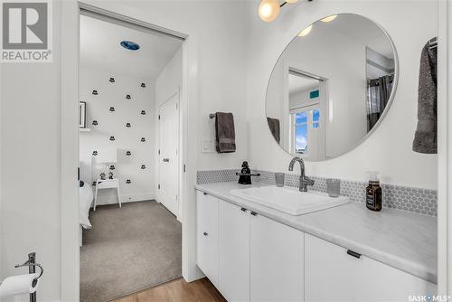 327 Pritchard Crescent, Saskatoon, SK - Indoor Photo Showing Bathroom