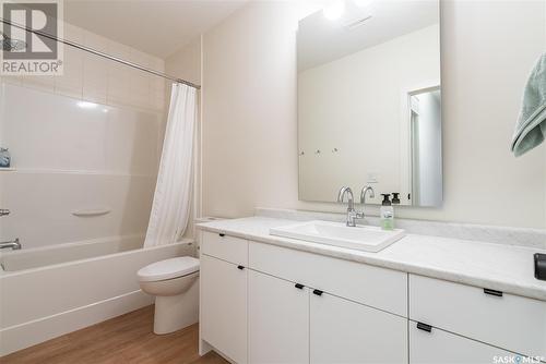 327 Pritchard Crescent, Saskatoon, SK - Indoor Photo Showing Bathroom