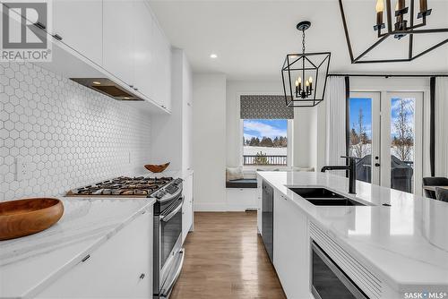 327 Pritchard Crescent, Saskatoon, SK - Indoor Photo Showing Kitchen With Double Sink With Upgraded Kitchen