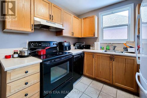 107 Haddon Avenue S, Hamilton, ON - Indoor Photo Showing Kitchen