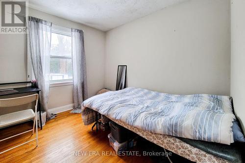 107 Haddon Avenue S, Hamilton, ON - Indoor Photo Showing Bedroom