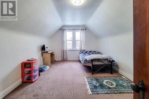 107 Haddon Avenue S, Hamilton, ON - Indoor Photo Showing Bedroom