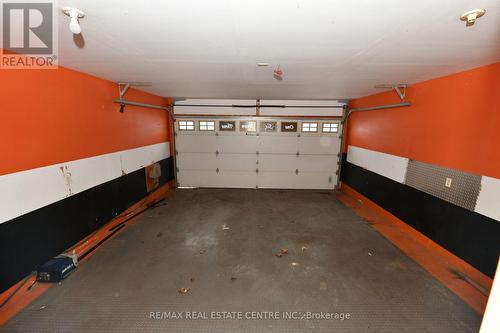 1673 Portrush Way, London, ON - Indoor Photo Showing Garage