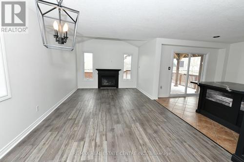 1673 Portrush Way, London, ON - Indoor Photo Showing Living Room With Fireplace