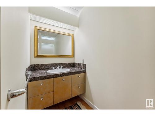 8771 Strathearn Dr Nw, Edmonton, AB - Indoor Photo Showing Bathroom