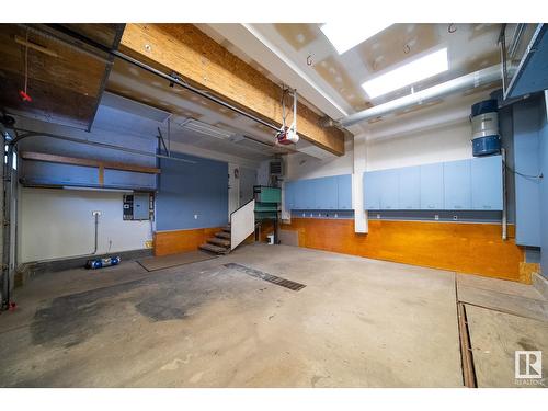 8771 Strathearn Dr Nw, Edmonton, AB - Indoor Photo Showing Garage