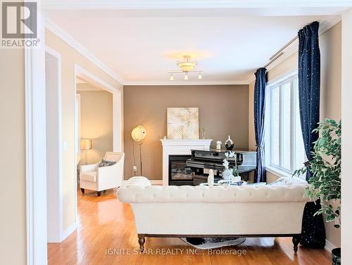 120 Danielson Court, Mississauga, ON - Indoor Photo Showing Living Room With Fireplace