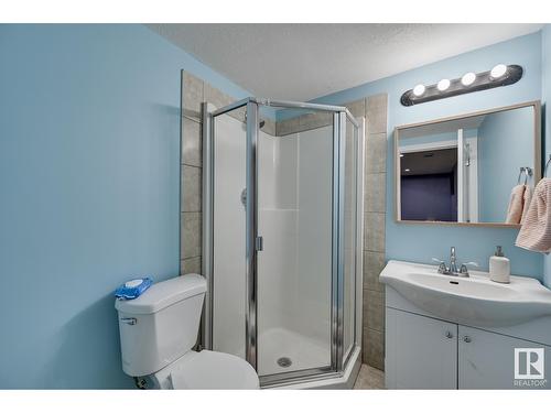 2611 21 Av Nw, Edmonton, AB - Indoor Photo Showing Bathroom