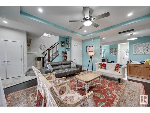 2611 21 Av Nw, Edmonton, AB - Indoor Photo Showing Living Room