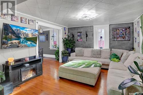 2051 Broder Street, Regina, SK - Indoor Photo Showing Living Room