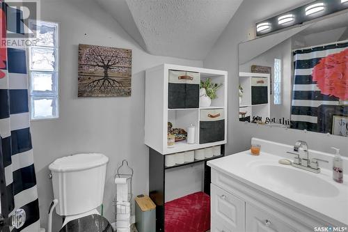 2051 Broder Street, Regina, SK - Indoor Photo Showing Bathroom