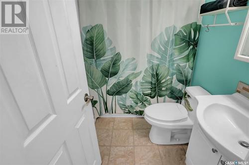 2051 Broder Street, Regina, SK - Indoor Photo Showing Bathroom