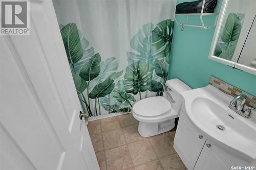 2051 Broder Street, Regina, SK - Indoor Photo Showing Bathroom