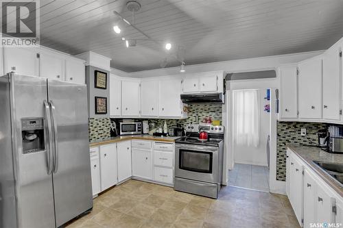 2051 Broder Street, Regina, SK - Indoor Photo Showing Kitchen