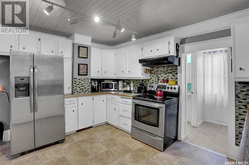 2051 Broder Street, Regina, SK - Indoor Photo Showing Kitchen