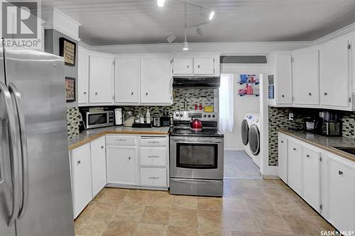 2051 Broder Street, Regina, SK - Indoor Photo Showing Kitchen