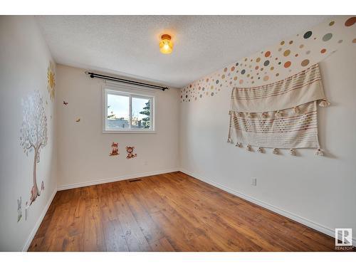 1923 104 St Nw, Edmonton, AB - Indoor Photo Showing Other Room