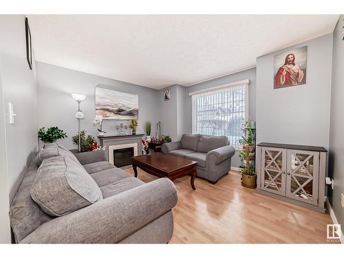 8920 213 St Nw, Edmonton, AB - Indoor Photo Showing Living Room